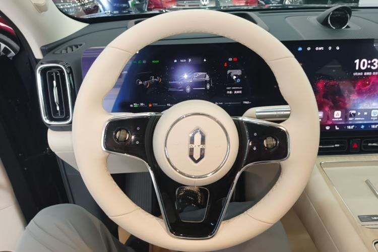 Used Hima AITO M8 2025 Extended-Range Max+ Version 53.4 kWh 6-Seater Edition Steering Wheel
