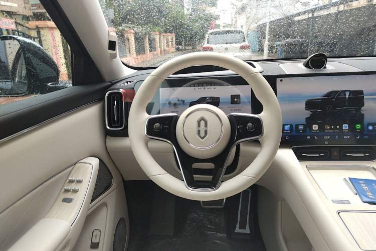 Used Hima AITO M8 2025 Extended-Range Max+ Version 53.4 kWh 6-Seater Edition Steering Wheel