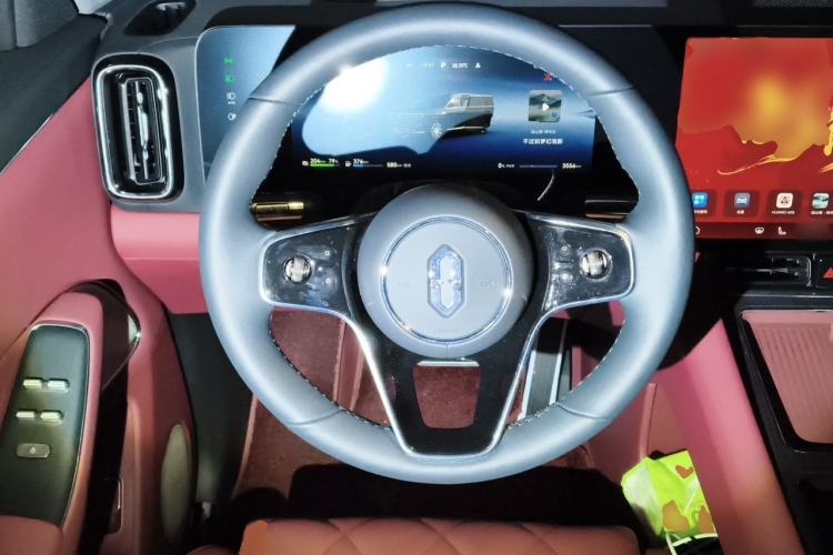 Used Hima AITO M8 2025 Extended-Range Max+ Version 53.4 kWh 6-Seater Edition Steering Wheel