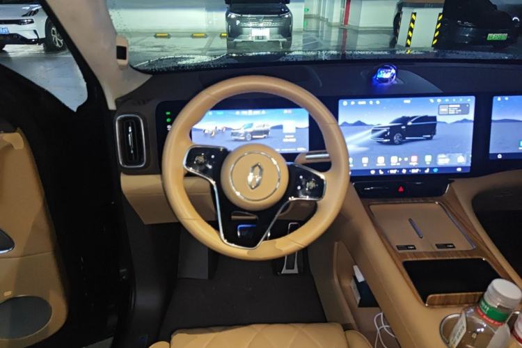 Used Hima AITO M8 2025 Extended-Range Max+ Version 53.4 kWh 5-Seater Edition Steering Wheel