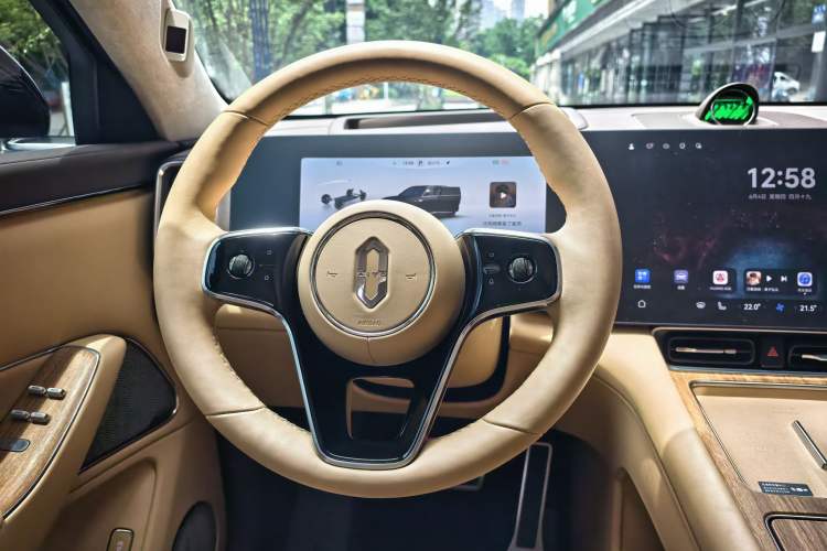 Used Hima AITO M8 2025 Extended-Range Max+ Version 53.4 kWh 5-Seater Edition Steering Wheel