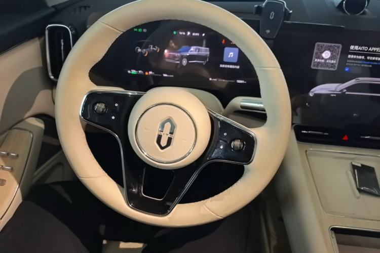 Used Hima AITO M8 2025 Extended-Range Max+ Version 53.4 kWh 5-Seater Edition Steering Wheel
