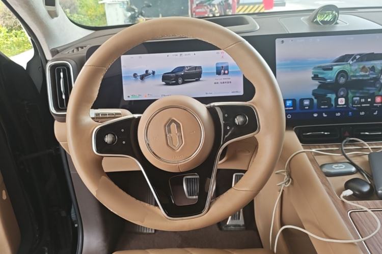 Used Hima AITO M8 2025 Extended-Range Ultra Version 53.4 kWh 6-Seater Edition Steering Wheel