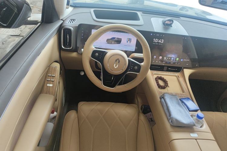 Used Hima AITO M8 2025 Extended-Range Max+ Version 53.4 kWh 6-Seater Edition Steering Wheel