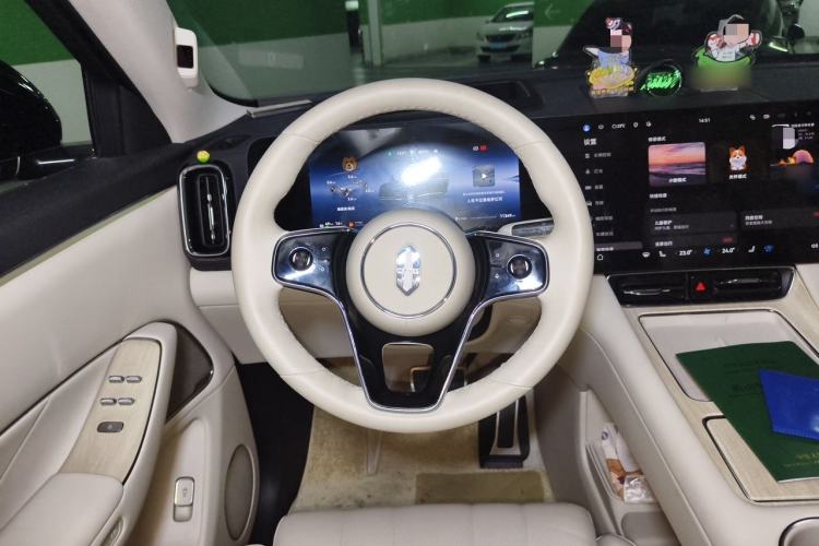 Used Hima AITO M8 2025 Extended-Range Max+ Version 53.4 kWh 6-Seater Edition Steering Wheel
