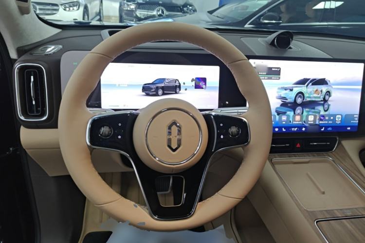 Used Hima AITO M8 2025 Extended-Range Max+ Version 53.4 kWh 6-Seater Edition Steering Wheel