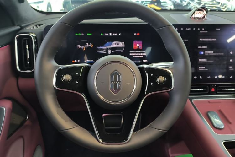 Used Hima AITO M8 2025 Extended-Range Max+ Version 53.4 kWh 5-Seater Edition Steering Wheel