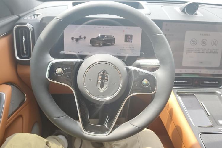 Used Hima AITO M8 2025 Extended-Range Max Version 37 kWh 5-Seater Steering Wheel
