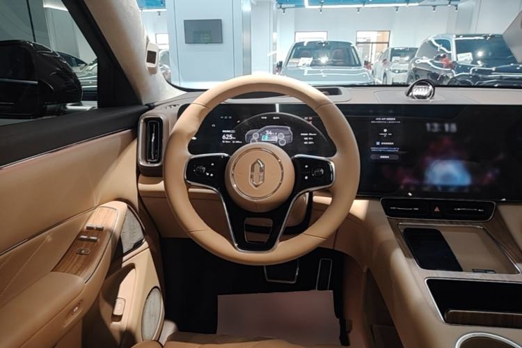 Used Hima AITO M8 2025 Extended-Range Max+ Version 53.4 kWh 6-Seater Edition Steering Wheel