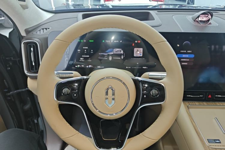 Used Hima AITO M8 2025 Extended-Range Max+ Version 53.4 kWh 5-Seater Edition Steering Wheel