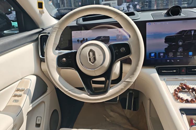 Used Hima AITO M8 2025 Extended-Range Ultra Version 53.4 kWh 6-Seater Edition Steering Wheel
