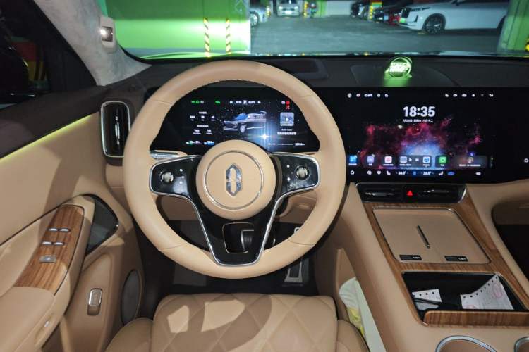 Used Hima AITO M8 2025 Extended-Range Max+ Version 53.4 kWh 6-Seater Edition Steering Wheel