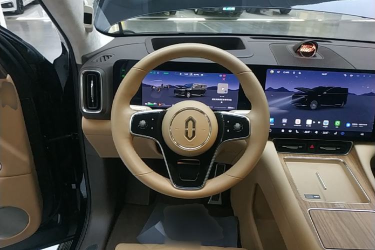 Used Hima AITO M8 2025 Extended-Range Ultra Version 53.4 kWh 6-Seater Edition Steering Wheel