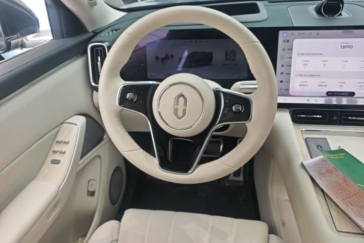 Used Hima AITO M8 2025 Extended-Range Max Version 37 kWh 5-Seater Steering Wheel