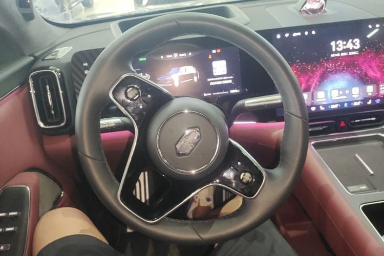 Used Hima AITO M8 2025 Extended-Range Max+ Version 53.4 kWh 6-Seater Edition Steering Wheel