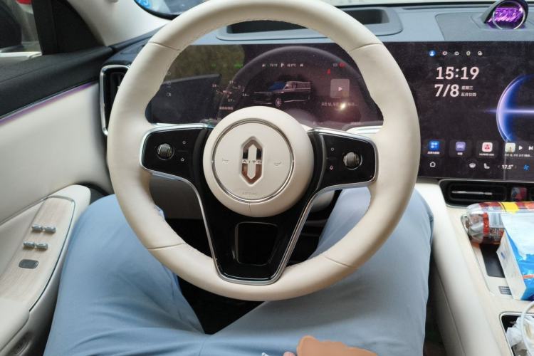 Used Hima AITO M8 2025 Extended-Range Max+ Version 53.4 kWh 6-Seater Edition Steering Wheel