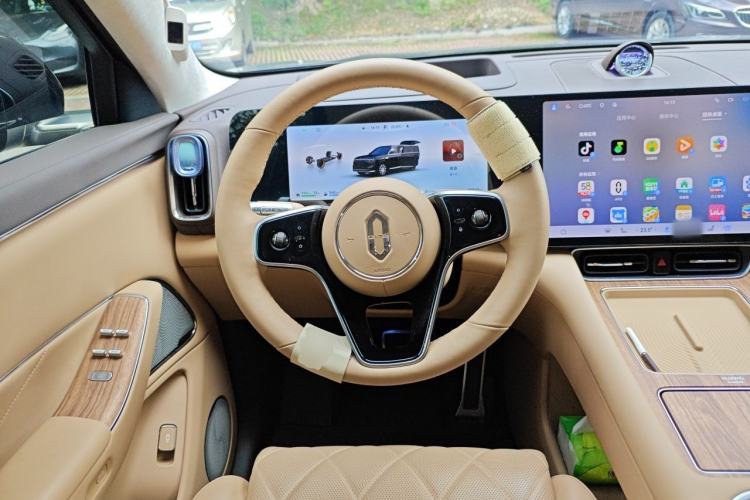 Used Hima AITO M8 2025 Extended-Range Max+ Version 53.4 kWh 6-Seater Edition Steering Wheel
