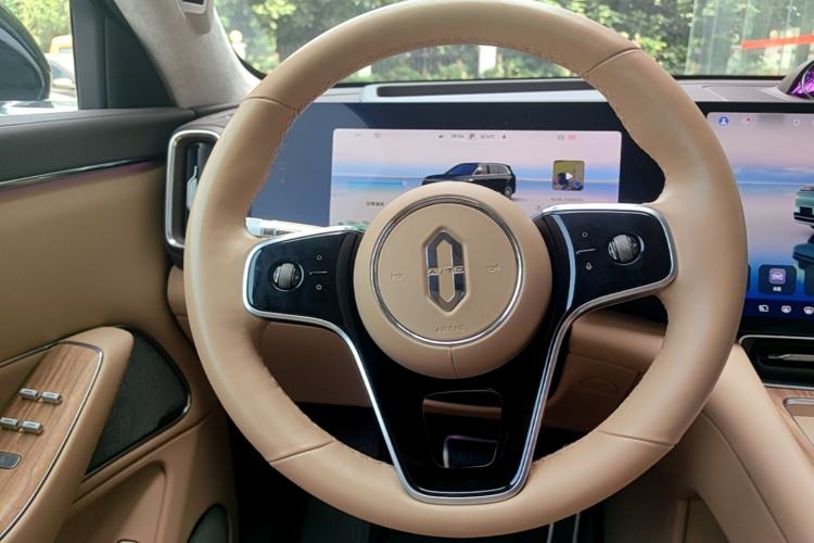 Used Hima AITO M8 2025 Extended-Range Ultra Version 53.4 kWh 6-Seater Edition Steering Wheel