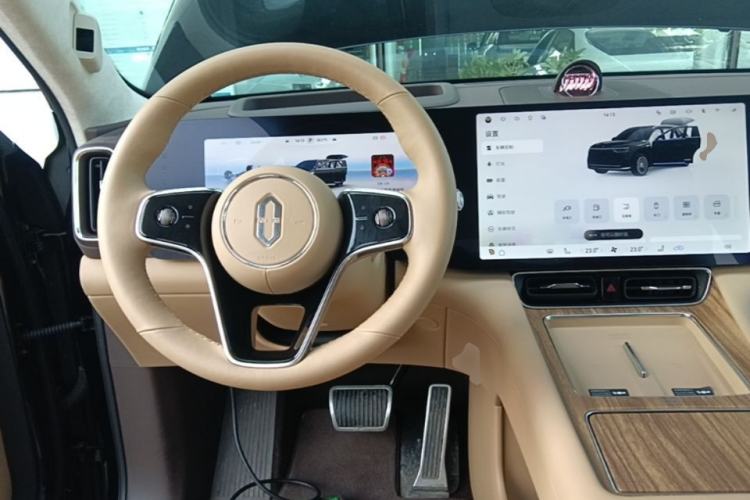 Used Hima AITO M8 2025 Extended-Range Ultra Version 53.4 kWh 6-Seater Edition Steering Wheel