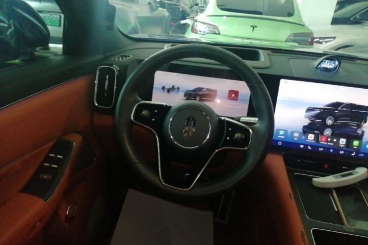 Used Hima AITO M8 2025 Extended-Range Max+ Version 53.4 kWh 5-Seater Edition Steering Wheel