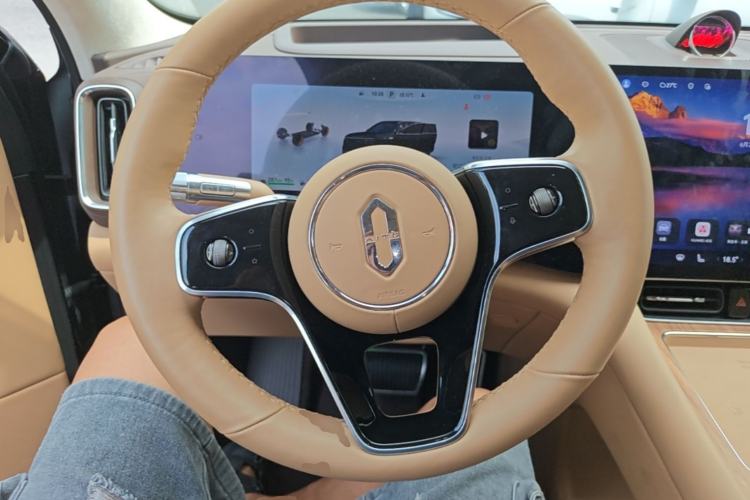Used Hima AITO M8 2025 Extended-Range Ultra Version 53.4 kWh 6-Seater Edition Steering Wheel