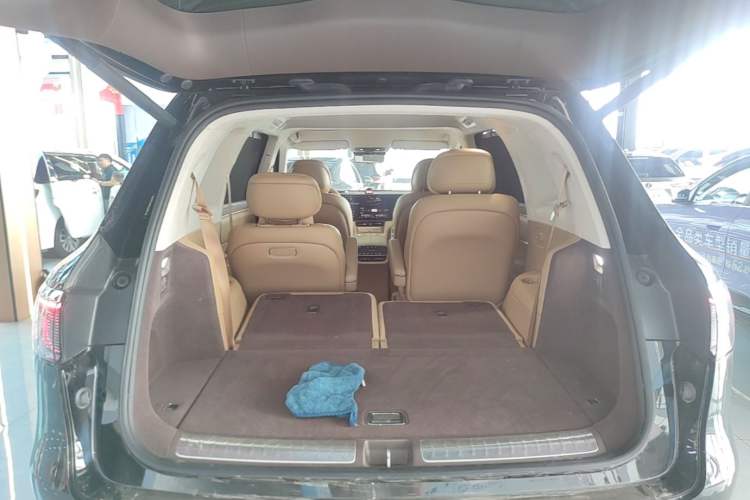 Used Hima AITO M8 2025 Extended-Range Ultra Version 53.4 kWh 6-Seater Edition Trunk