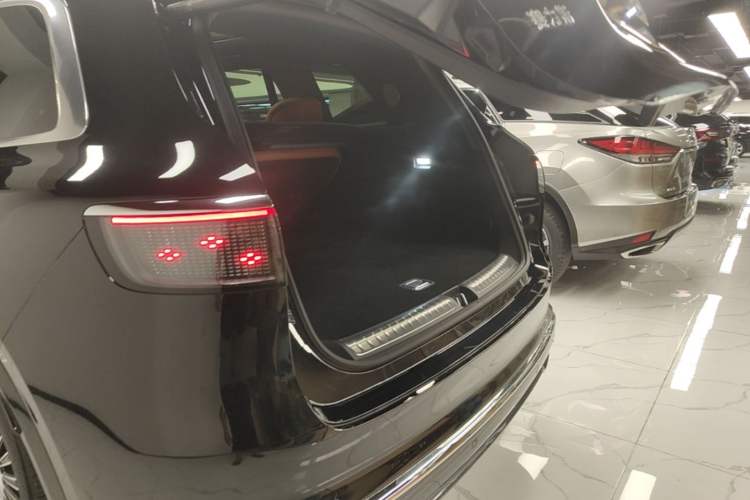Used Hima AITO M8 2025 Extended-Range Max+ Version 53.4 kWh 5-Seater Edition Trunk