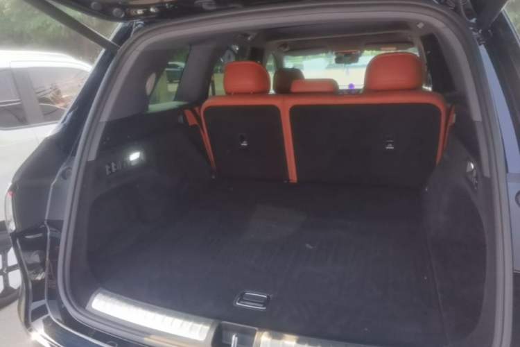 Used Hima AITO M8 2025 Extended-Range Max+ Version 53.4 kWh 5-Seater Edition Trunk