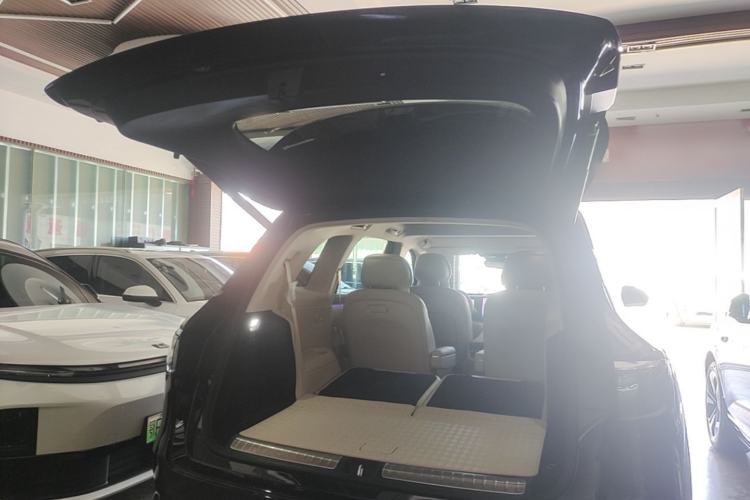 Used Hima AITO M8 2025 Extended-Range Ultra Version 53.4 kWh 6-Seater Edition Trunk