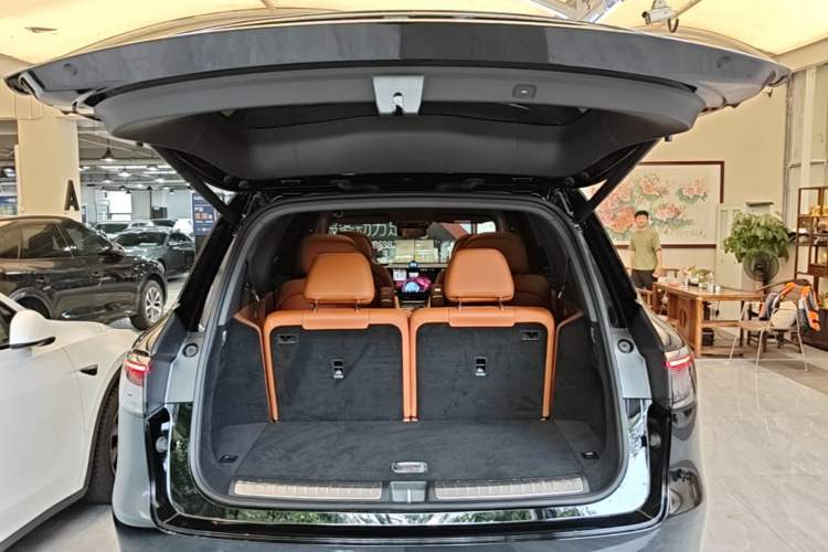 Used Hima AITO M8 2025 Extended-Range Ultra Version 53.4 kWh 6-Seater Edition Trunk