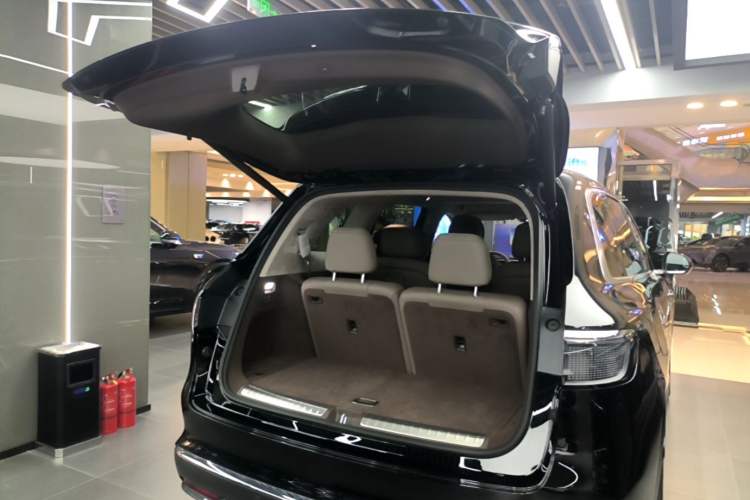 Used Hima AITO M8 2025 Extended-Range Max+ Version 53.4 kWh 6-Seater Edition Trunk