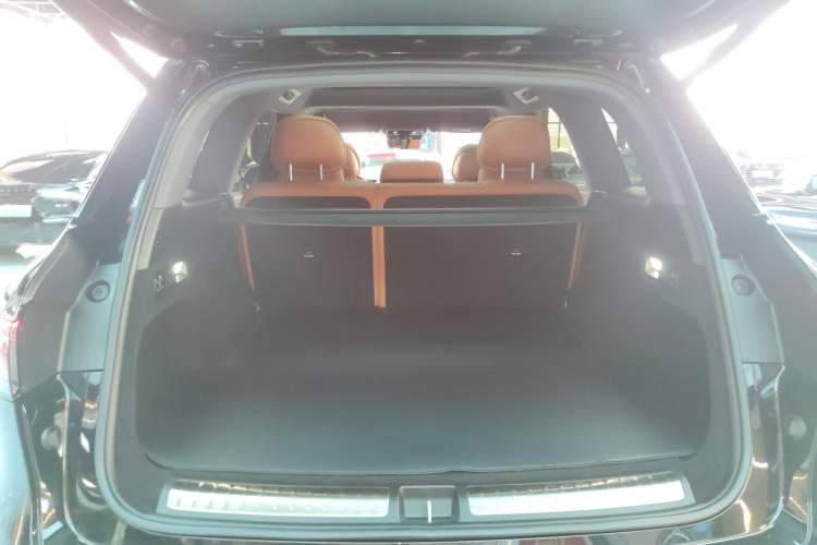 Used Hima AITO M8 2025 Extended-Range Max+ Version 53.4 kWh 5-Seater Edition Trunk