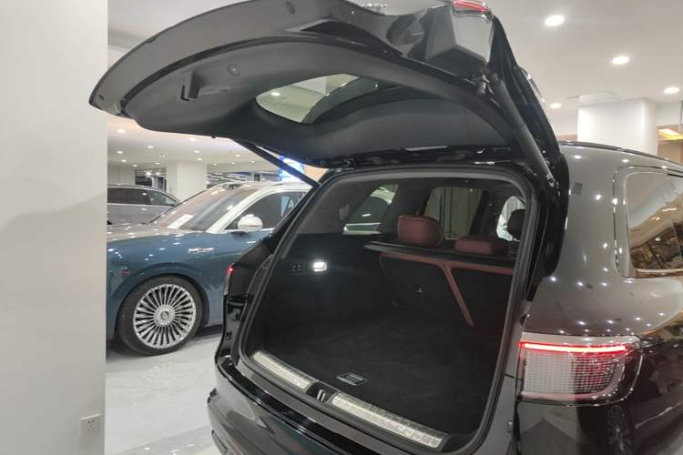 Used Hima AITO M8 2025 Extended-Range Ultra Version 53.4 kWh 5-Seater Edition Trunk