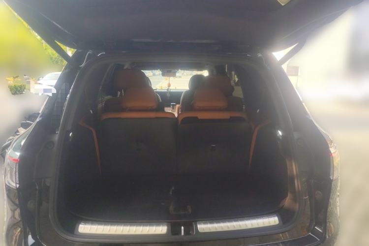 Used Hima AITO M8 2025 Extended-Range Max+ Version 53.4 kWh 6-Seater Edition Trunk