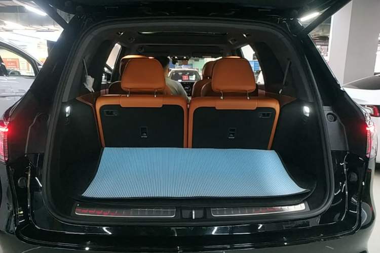 Used Hima AITO M8 2025 Extended-Range Max+ Version 53.4 kWh 6-Seater Edition Trunk
