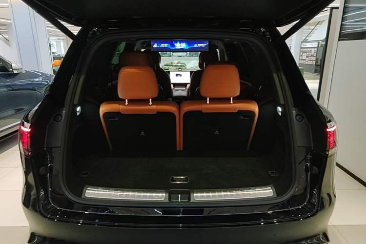 Used Hima AITO M8 2025 Extended-Range Max Version 37 kWh 6-Seater Trunk