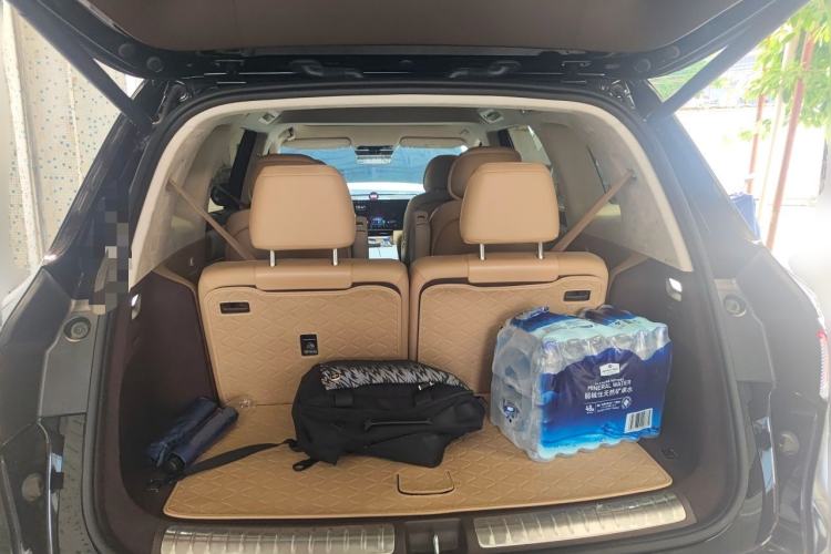 Used Hima AITO M8 2025 Extended-Range Max+ Version 53.4 kWh 6-Seater Edition Trunk