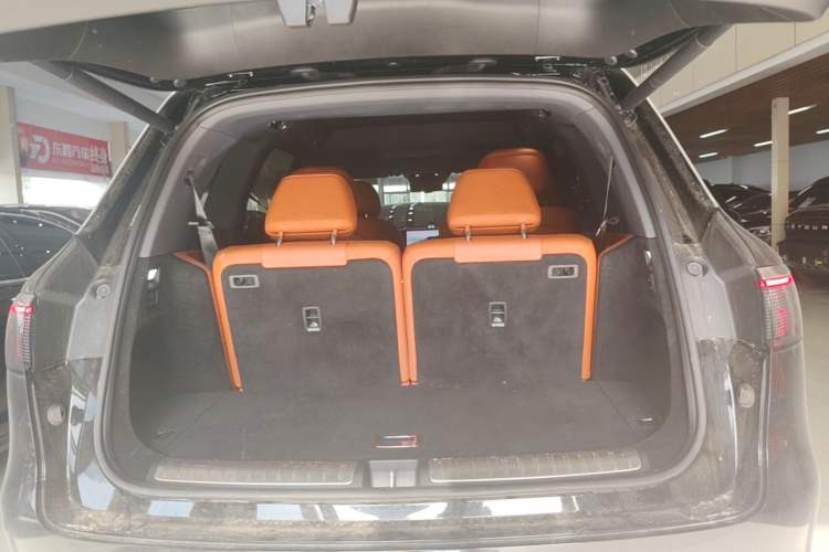 Used Hima AITO M8 2025 Extended-Range Max+ Version 53.4 kWh 6-Seater Edition Trunk