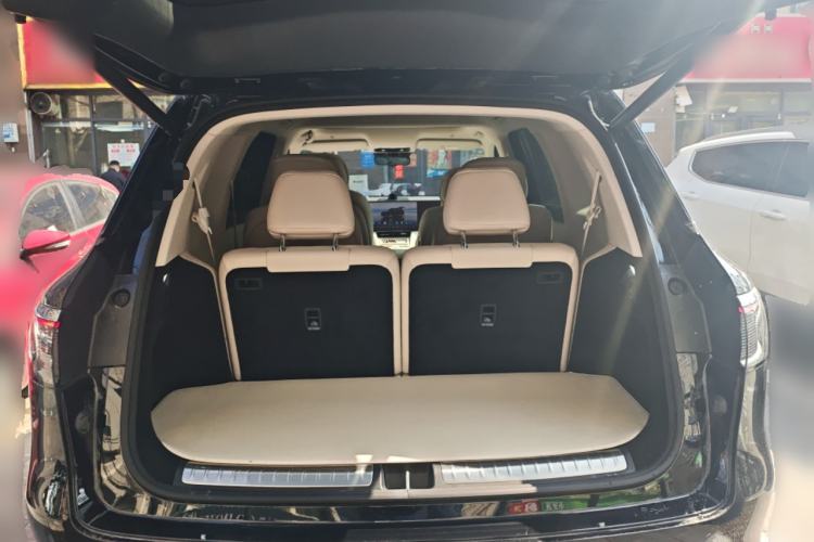 Used Hima AITO M8 2025 Extended-Range Ultra Version 53.4 kWh 6-Seater Edition Trunk