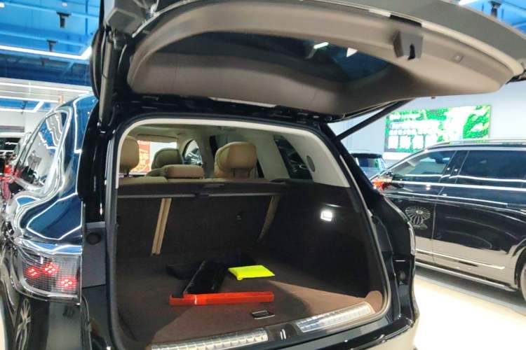 Used Hima AITO M8 2025 Extended-Range Max+ Version 53.4 kWh 5-Seater Edition Trunk