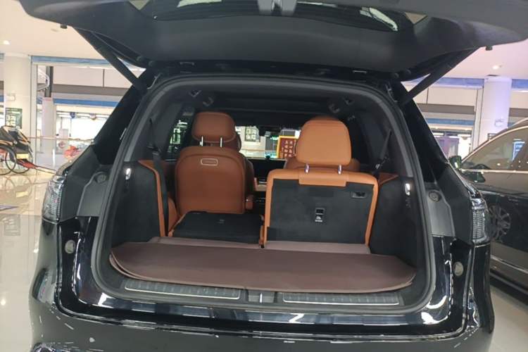 Used Hima AITO M8 2025 Extended-Range Max+ Version 53.4 kWh 6-Seater Edition Trunk