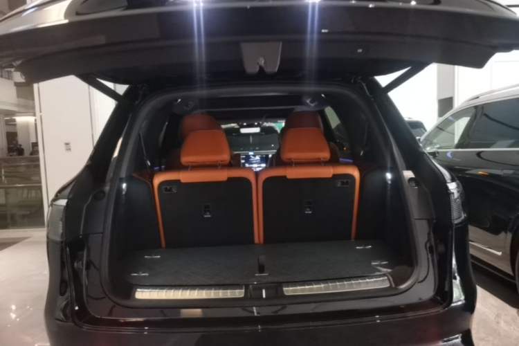 Used Hima AITO M8 2025 Extended-Range Ultra Version 53.4 kWh 6-Seater Edition Trunk