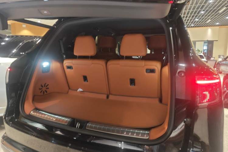 Used Hima AITO M8 2025 Extended-Range Max+ Version 53.4 kWh 6-Seater Edition Trunk
