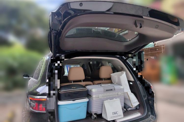 Used Hima AITO M8 2025 Extended-Range Ultra Version 53.4 kWh 6-Seater Edition Trunk