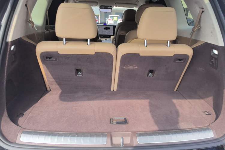 Used Hima AITO M8 2025 Extended-Range Ultra Version 53.4 kWh 6-Seater Edition Trunk