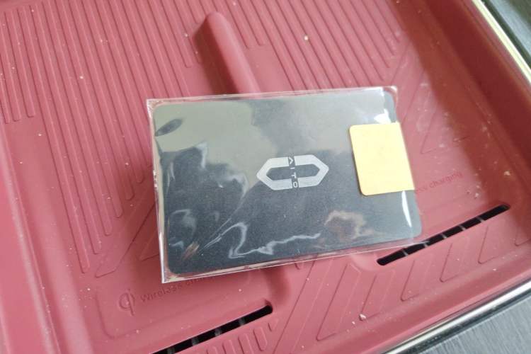 Used Hima AITO M8 2025 Extended-Range Max+ Version 53.4 kWh 6-Seater Edition Vehicle Key