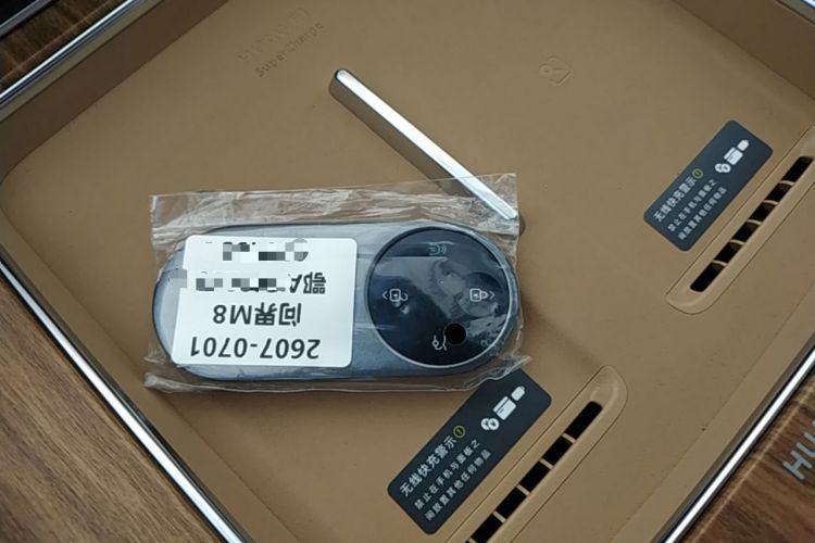 Used Hima AITO M8 2025 Extended-Range Ultra Version 53.4 kWh 6-Seater Edition Vehicle Key