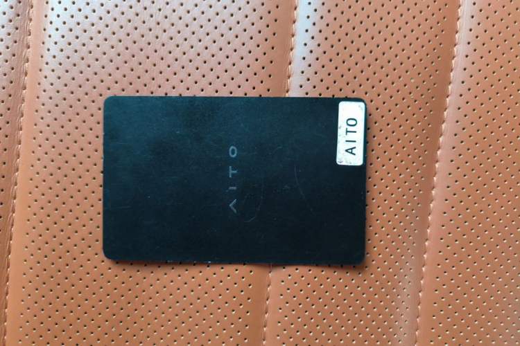 Used Hima AITO M8 2025 Extended-Range Max+ Version 53.4 kWh 5-Seater Edition Vehicle Key