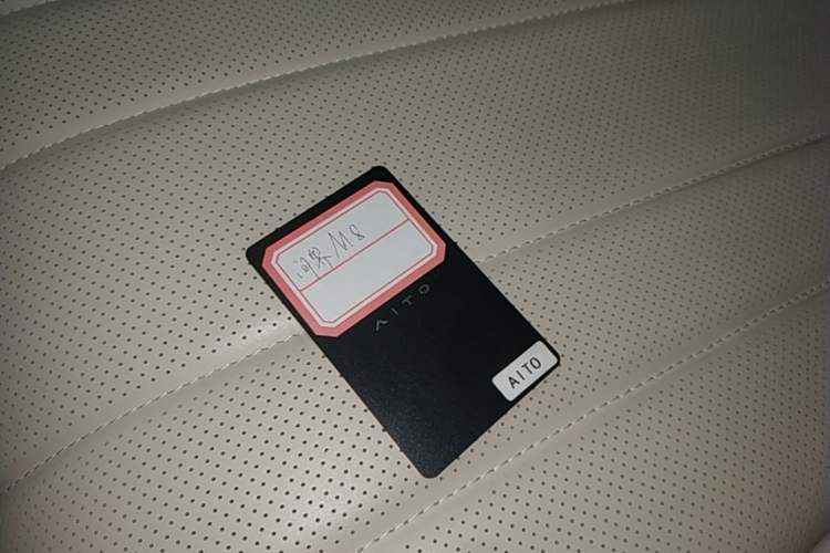Used Hima AITO M8 2025 Extended-Range Max Version 37 kWh 5-Seater Vehicle Key