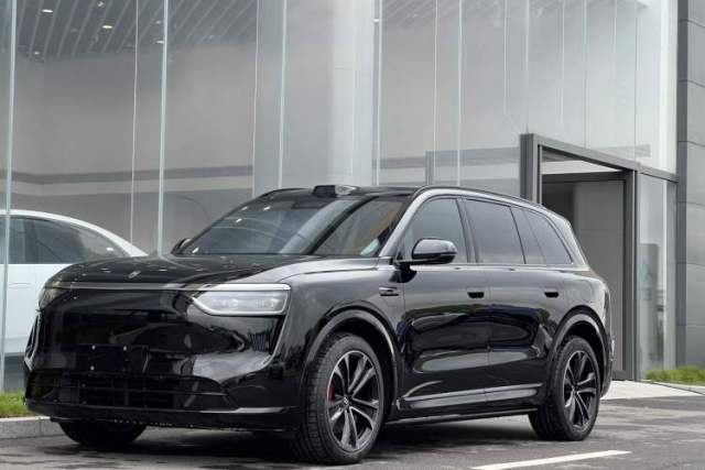 Ojetý Hima AITO M8 2025 Extended-Range Max+ Version 53.4 kWh 6-Seater Edition